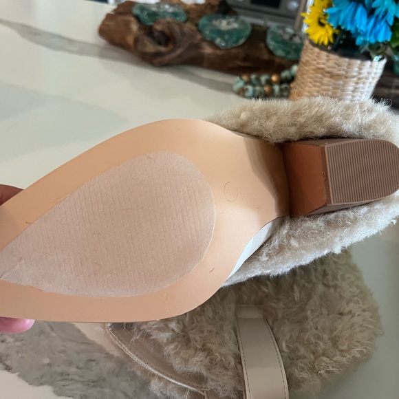 Brand new never worn faux fur foldover boot pointed toe, stacked block heel - Picture 12 of 12